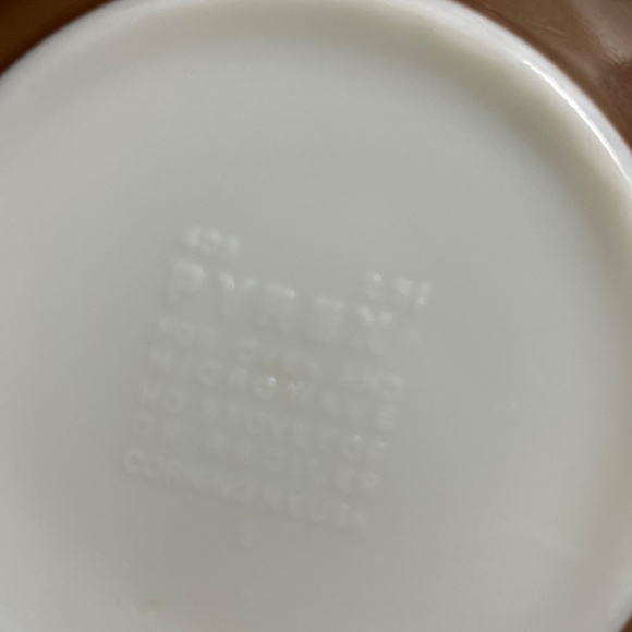 Vintage Pyrex Woodland 2.5 qt Mixing Bowl Good Used Condition - Picture 4 of 5